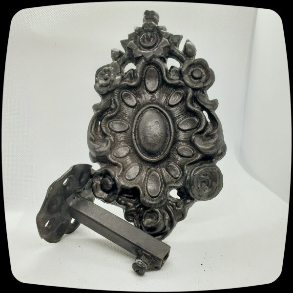 Item # 044 - Traditional Drapery Medallion - 6-3/4" H x 4" W
