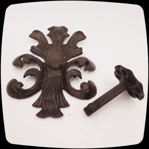 Item # 078M -  Acanthus Leaf Extra Large Drapery Medallion - 8-1/2" H x 5-7/8 W