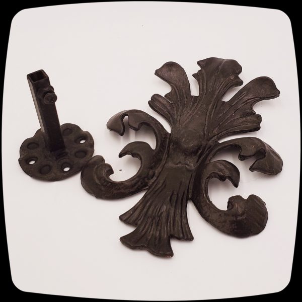 Item # 078M -  Acanthus Leaf Extra Large Drapery Medallion - 8-1/2" H x 5-7/8 W - Image 3