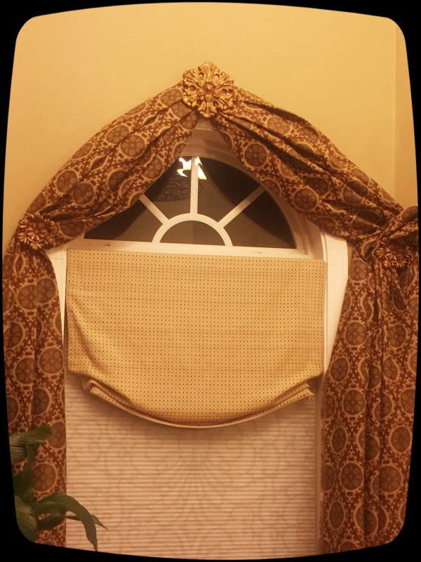 Item # 122M - Traditional Extra Large Drapery Medallion - 7-3/4" diameter - Image 6