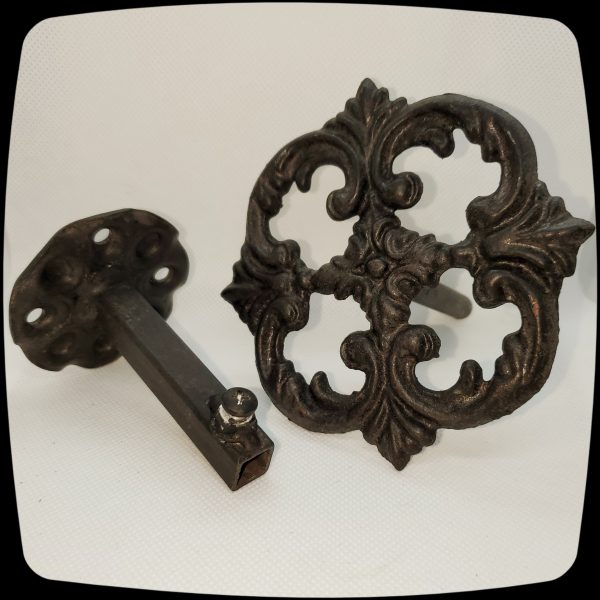 Item #053M - Traditional Drapery Medallion - 6-1/2" Diameter