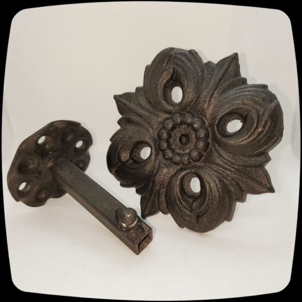 Item #147M - Traditional Drapery Medallion - 4-1/2" Diameter