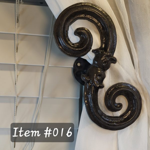 Item #016M - Traditional Scroll Large Drapery Medallion - 7-1/4" W x 3" H