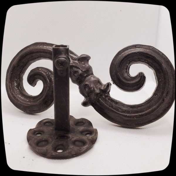 Item #016M - Traditional Scroll Large Drapery Medallion - 7-1/4" W x 3" H