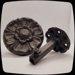 Item #1011 - Traditional Floral Drapery Medallion - 3-3/4" Diameter