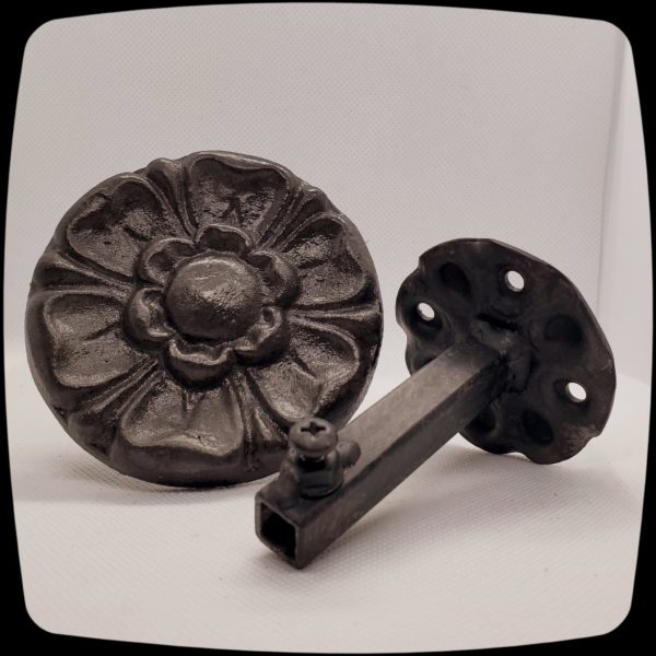 Item #1011 - Traditional Floral Drapery Medallion - 3-3/4" Diameter